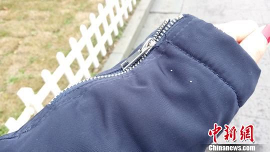 浙江多地迎来初雪受雨雪影响部分铁路列车停运