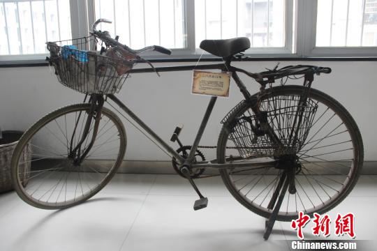 “二八式”自行车:上世纪六十年代流行的代步工具。 钟欣 摄 “二八式”自行车:上世纪六十年代流行的代步工具。 钟欣 摄