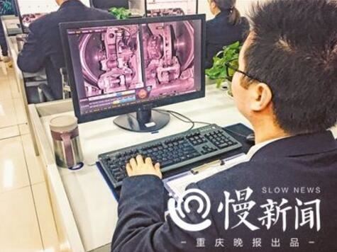 TEDS工作人员监控车辆状况 TEDS工作人员监控车辆状况