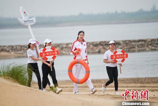 中国长江中下游省份江西河流、水库、山塘密布,开放性水域广阔,进入夏季以来,青少年溺水事故频发,防溺水形势颇为严峻。 鲍赣生 摄 中国长江中下游省份江西河流、水库、山塘密布,开放性水域广阔,进入夏季以来,青少年溺水事故频发,防溺水形势颇为严峻。 鲍赣生 摄