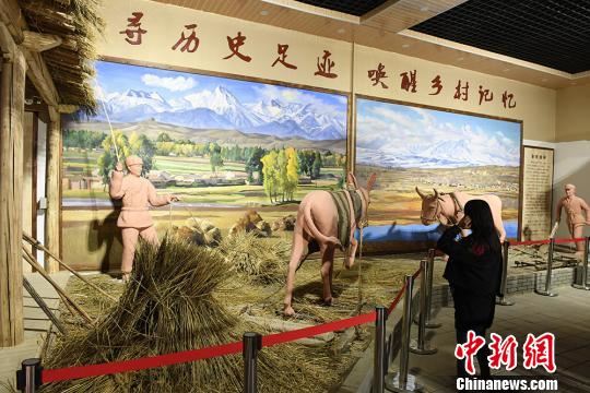 展览馆展出的农村劳作场景。 杨艳敏 摄 展览馆展出的农村劳作场景。 杨艳敏 摄