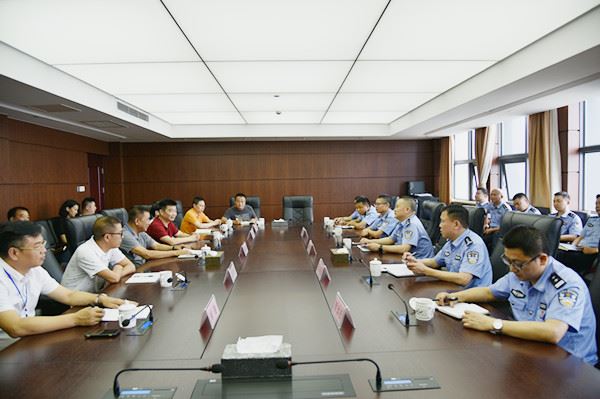 1530255605368691.jpg 岳塘区公安分局陈静局长来公司调_副本.jpg