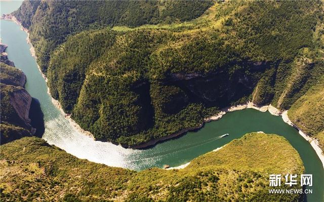 （新华视界）（2）小三峡鱼头湾初秋美如画