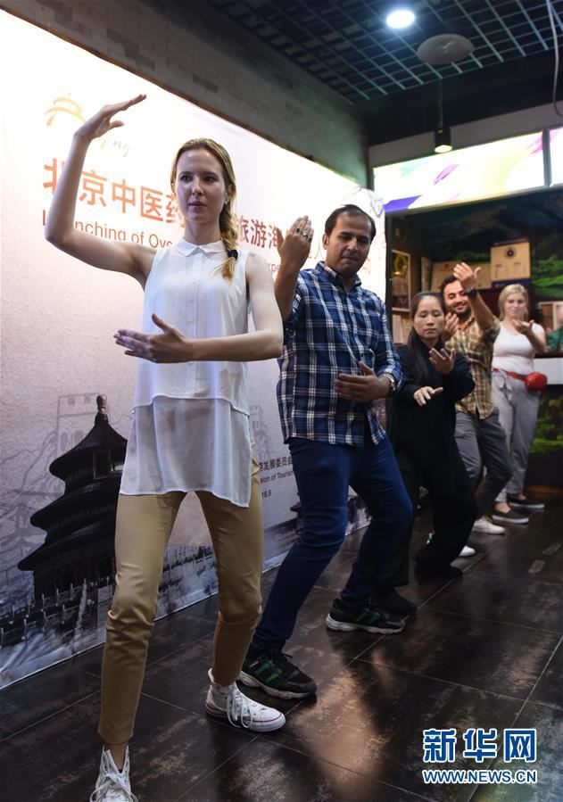 (文化)(2)北京:外国友人体验中国文化