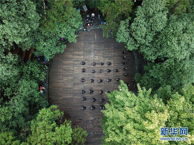 （社会）（2）贵州从江：苗寨风情引客来