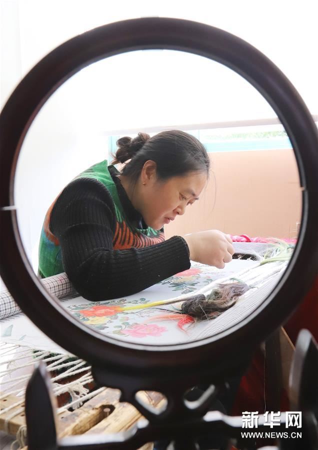 #（社会）（2）江苏东台：青丝绣成画