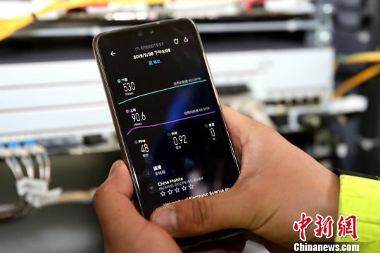 西藏首个5G基站，经测试下载峰值速率达530M/秒。　李瑞伟 摄