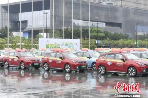 广州全面推广纯电出租车 陈骥旻 摄 广州全面推广纯电出租车 陈骥旻 摄