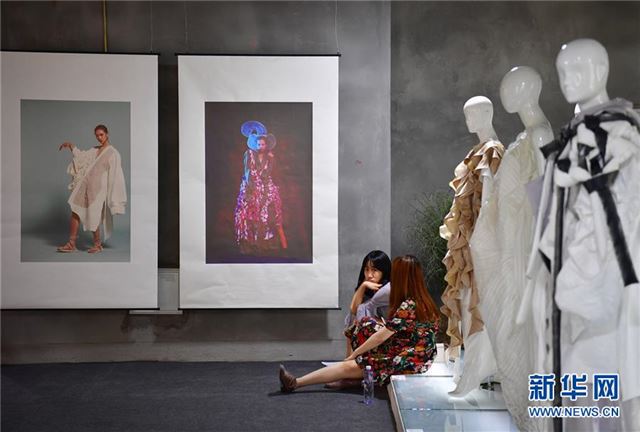 (教育)(1)西安美术学院毕业生作品展风采