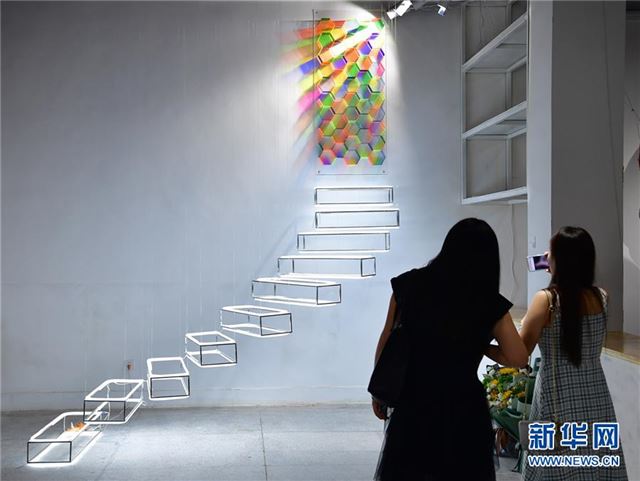 (教育)(4)西安美术学院毕业生作品展风采