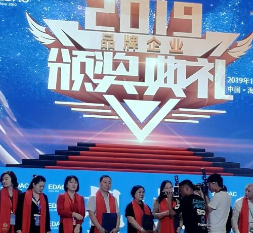 12465428582505460_90.jpg 12465428582505460_90.jpg