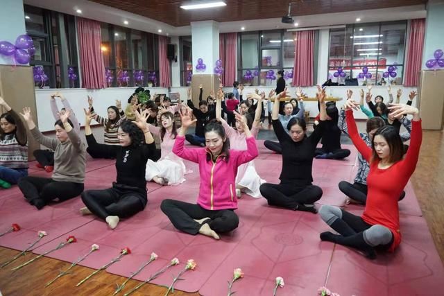 湖北鄂州:画然瑜伽举行2020迎新联谊晚会