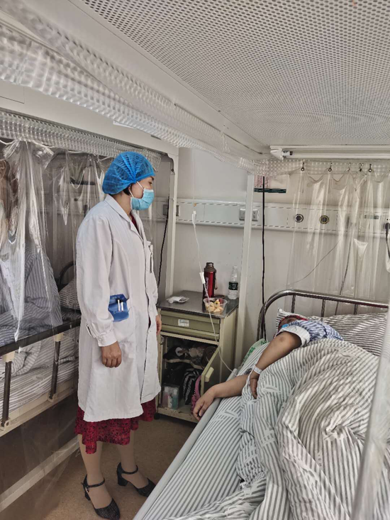 河南省肿瘤医院血液九病区医护人员用医德和爱心诠释了医护人员的职责