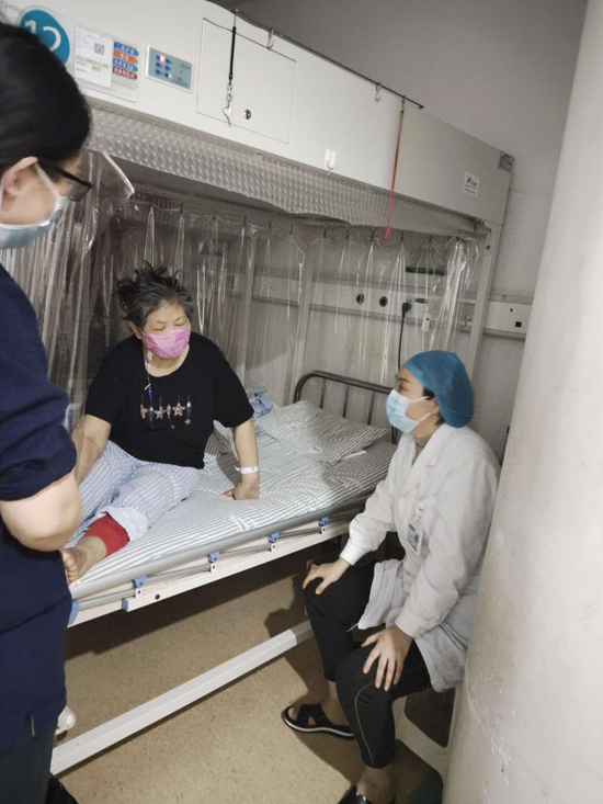 河南省肿瘤医院血液九病区医护人员用医德和爱心诠释了医护人员的职责