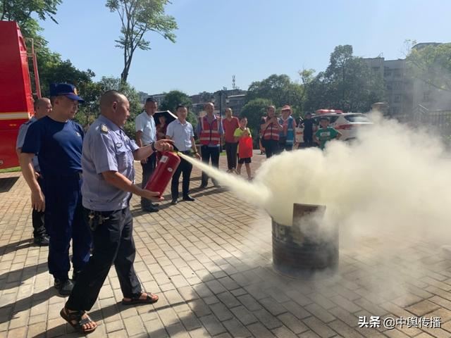 消防安全进社区 城市社区服务队在行动