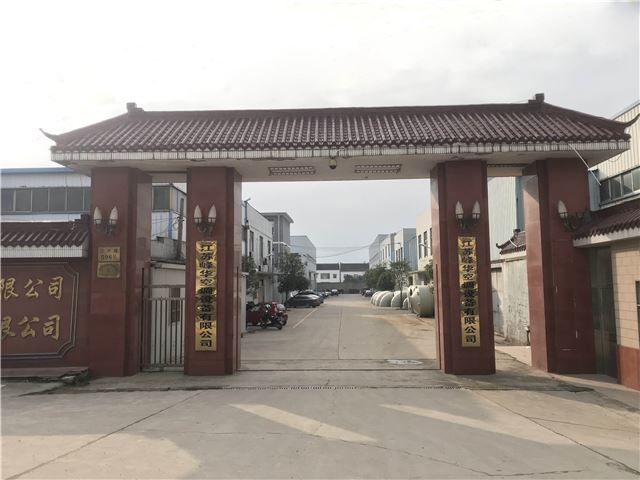 街道边的商店门口

描述已自动生成