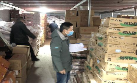 湖北省英山:紧盯冷链食品疫情防控 守护“舌尖上的安全”