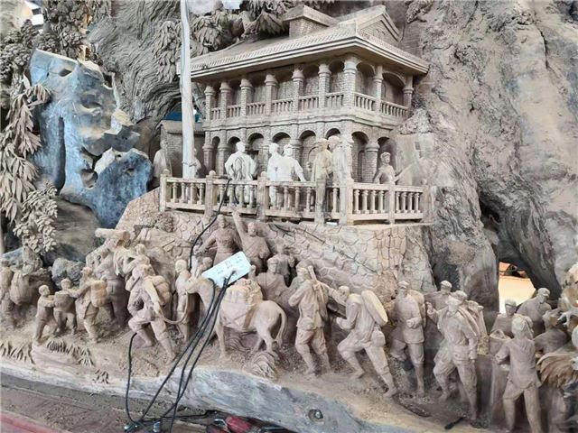 建筑与房屋的雕塑
描述已自动生成