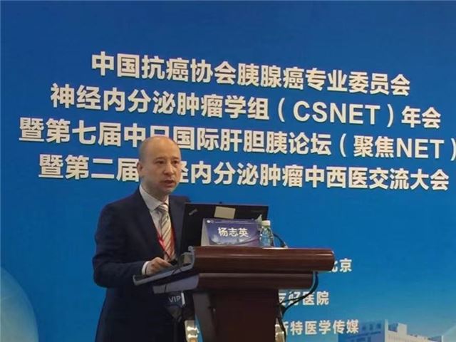 人的照片上写着字

描述已自动生成