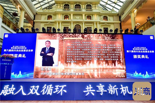 商店外的蓝色招牌

描述已自动生成