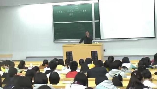 会议室里的人们

描述已自动生成