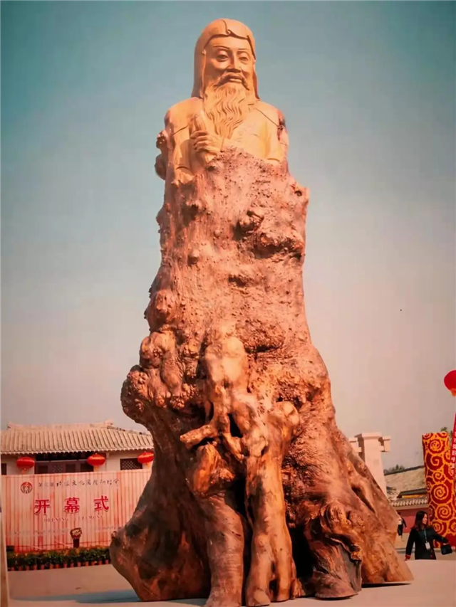 图片包含 前, 桌子, 大, 站
描述已自动生成