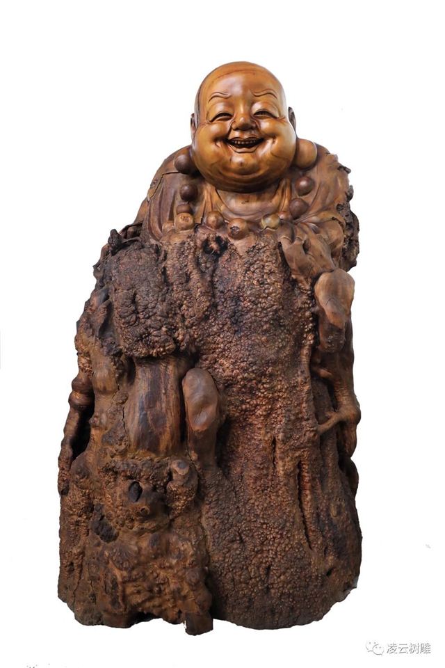 图片包含 男人, 大, 站, 棕色
描述已自动生成