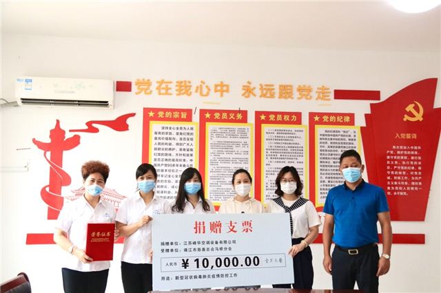 人们站在一起

低可信度描述已自动生成