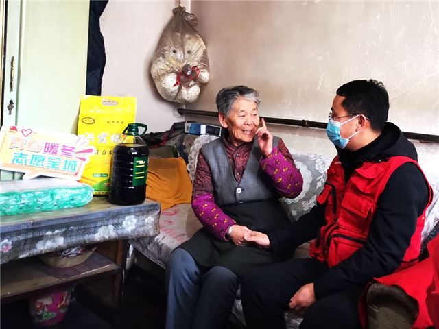 团团送暖·真情助困,走进瑞驰社区