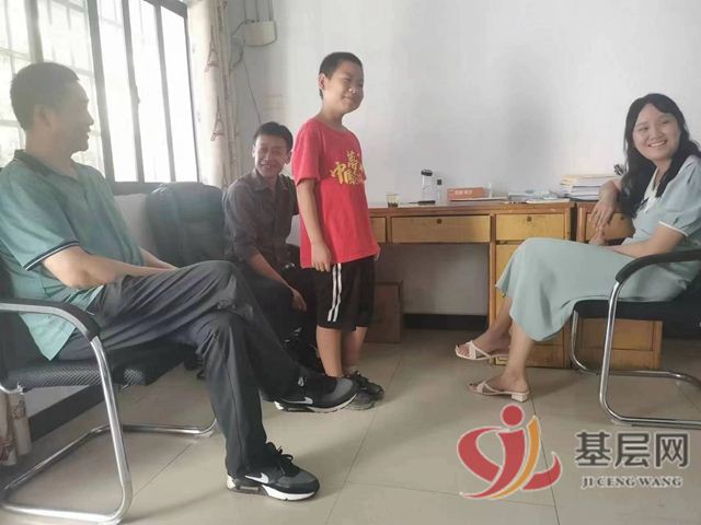 00172619812725556_75.jpg 00172619812725556_75.jpg