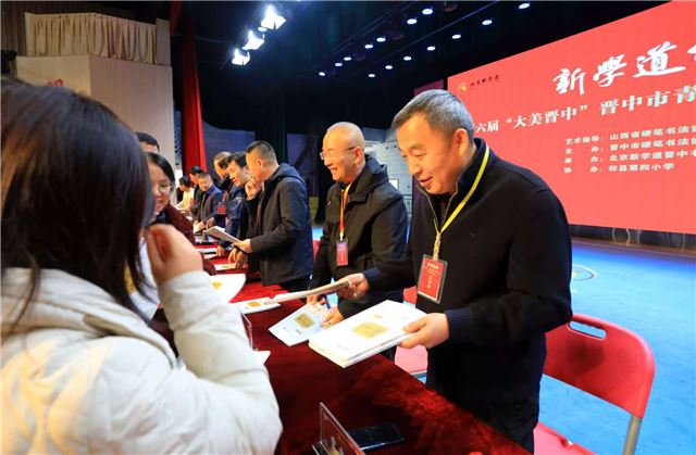 10110406339922151_130.jpg 10110406339922151_130.jpg