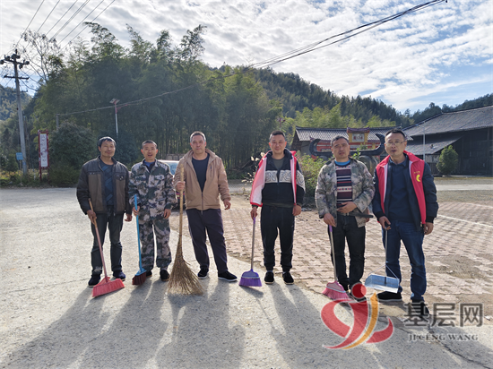 洞口县𦰡溪瑶族乡白椒村 开展环境卫生志